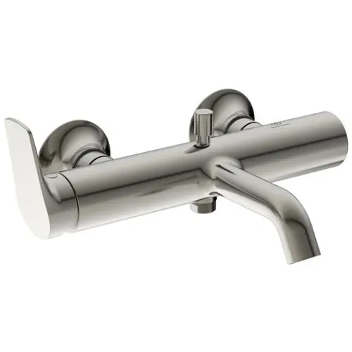 Badearmatur von Ideal Standard in moderner, ergonomischer Gestaltung mit einem schlichten, glänzenden Finish und einem seitlichen Hebel zur Temperaturregulierung.